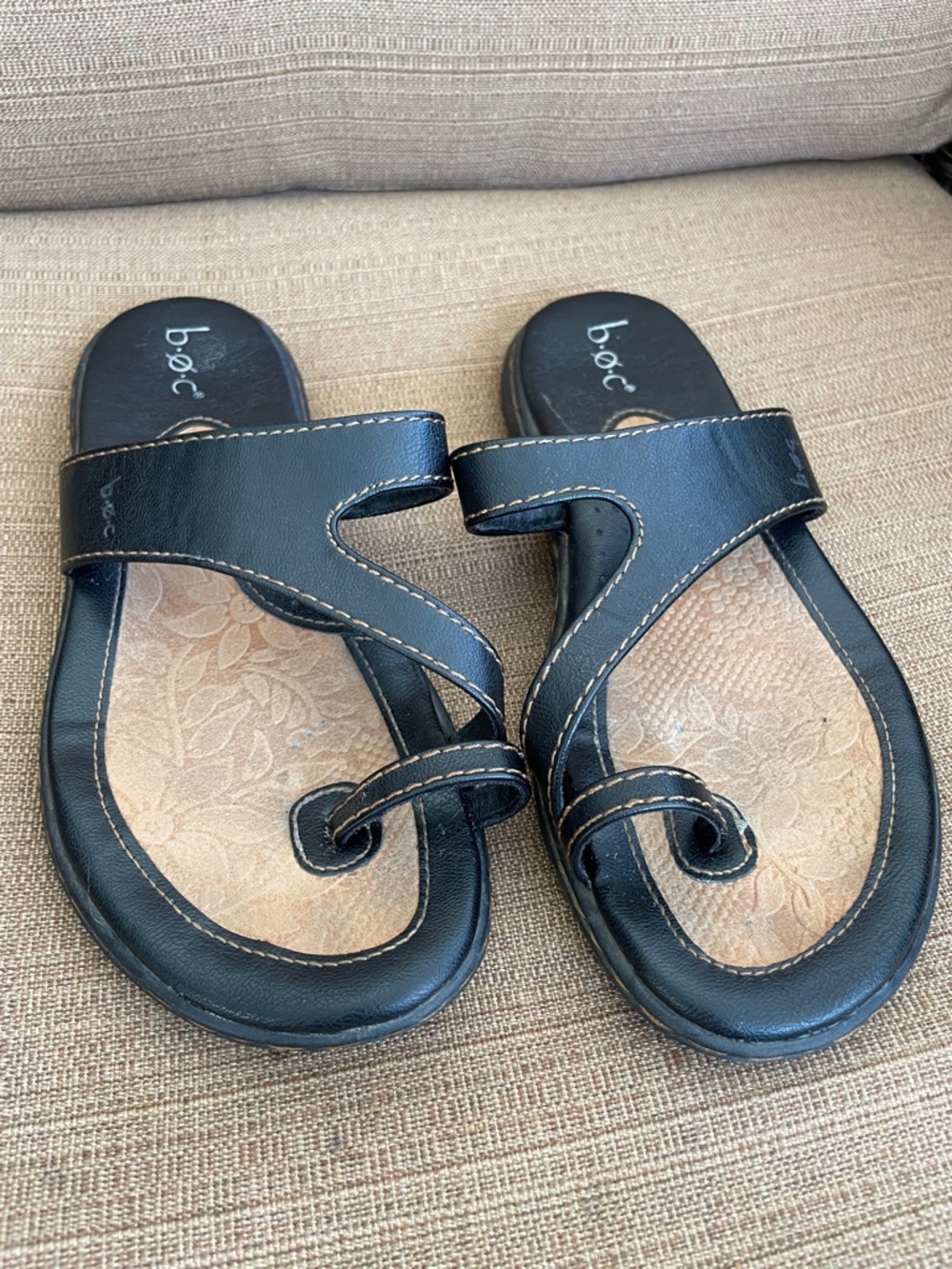 b.o.c. Black Leather Toe-Loop Slide Sandals